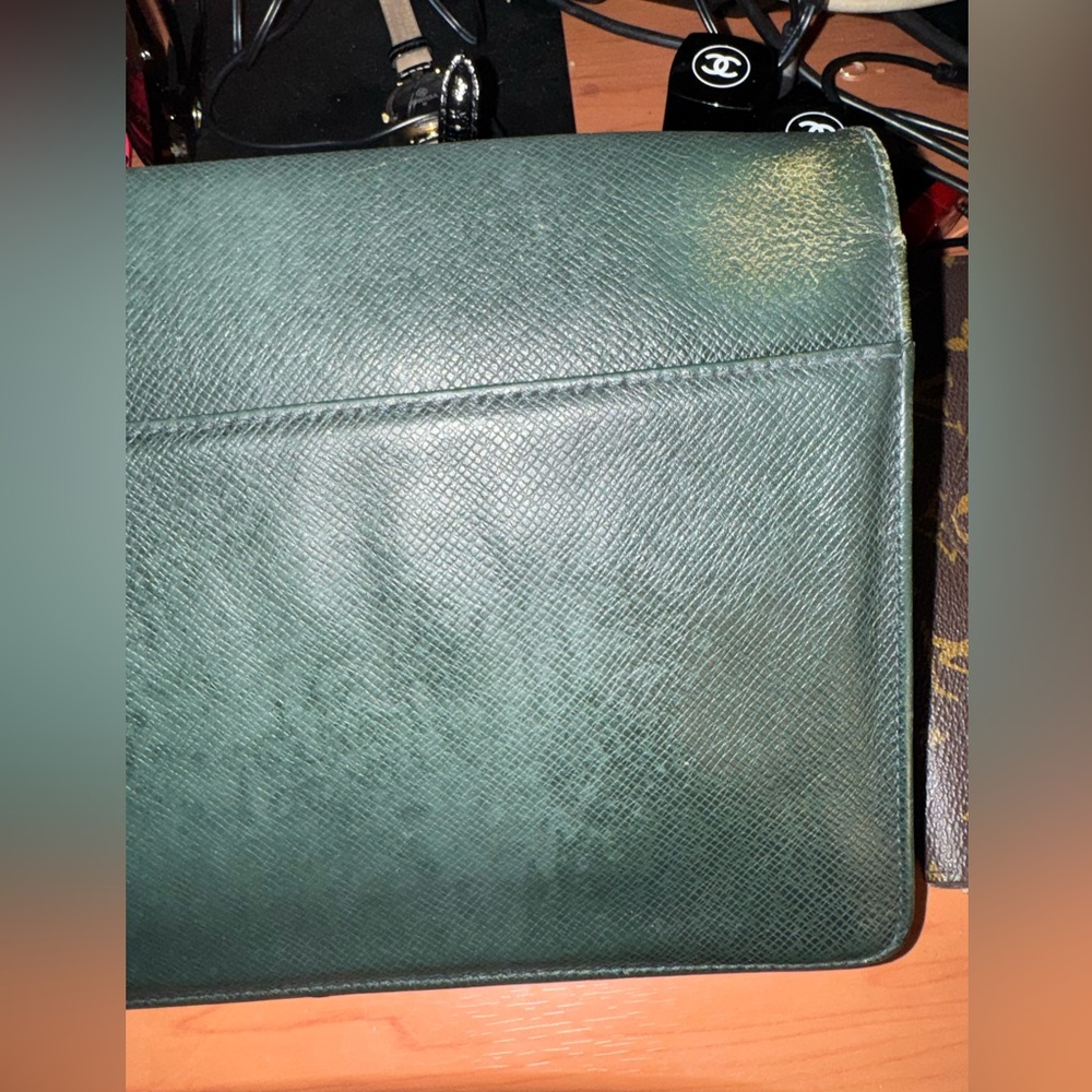 Project Louis Vuitton Green Leather clutch with Gold Lock - Picture 6 of 15